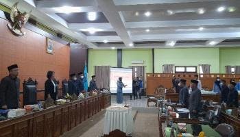 BANGKA TENGAH, BANGKA TERKINI - Dewan Perwakilan Daerah Bangka Tengah (DPRD) menggelar Rapat Paripurna dengan,