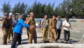 Algafry Tanggapi Langsung Keluhan Pendangkalan Pantai Desa Tanjung Gunung