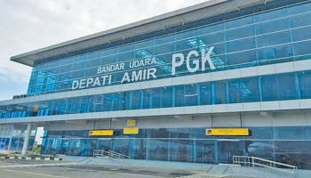 Bangkaterkini.com - Pangkalpinang, Bandara Depati Amir Pangakalpinang kali ini mendapat keritikan pedas dari,