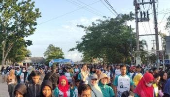 BANGKA TENGAH - Ribuan Warga Ikuti Jalan Sehat BUMN 2023,