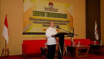 PANGKALPINANG -- Wali Kota Pangkalpinang Maulan Aklil (Molen) mengikuti rapat koordinasi sinkronisasi data pemilih berkelanjutan,