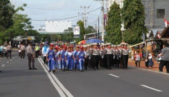 Manggar - Pawai gerak jalan yang diselenggarakan Pemerintah Kabupaten (Pemkab) Belitung Timur (Beltim), Sabtu (12/8/2017) hari,